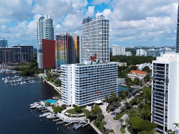 200 SE 15th Rd 6F, Miami FL 33129