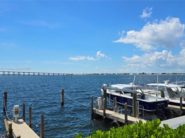 200 SE 15th Rd 6F, Miami FL 33129