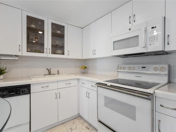 200 SE 15th Rd 6F, Miami FL 33129