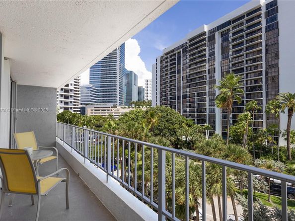 200 SE 15th Rd 6F, Miami FL 33129