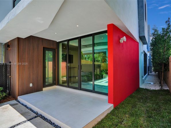3645 SW 1st Ave, Miami FL 33145