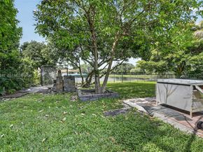 10161 N Lake Vista Cir, Davie FL 33328