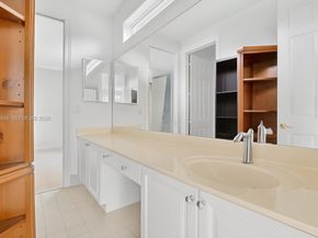10161 N Lake Vista Cir, Davie FL 33328