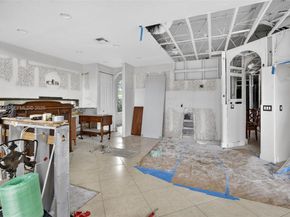 10161 N Lake Vista Cir, Davie FL 33328