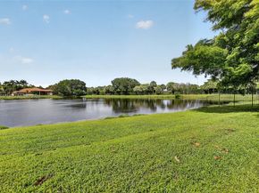 10161 N Lake Vista Cir, Davie FL 33328