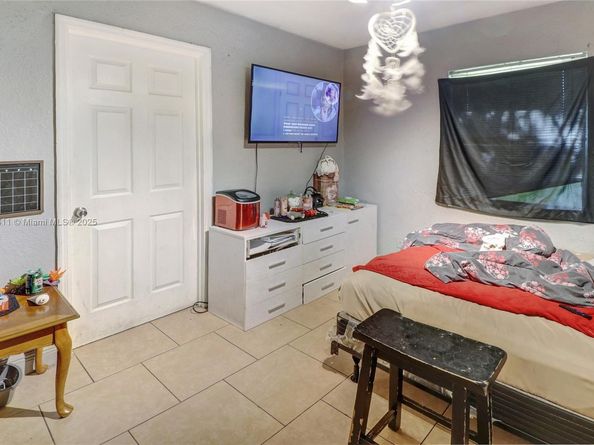 1722 NW 8th Ct, Fort Lauderdale FL 33311