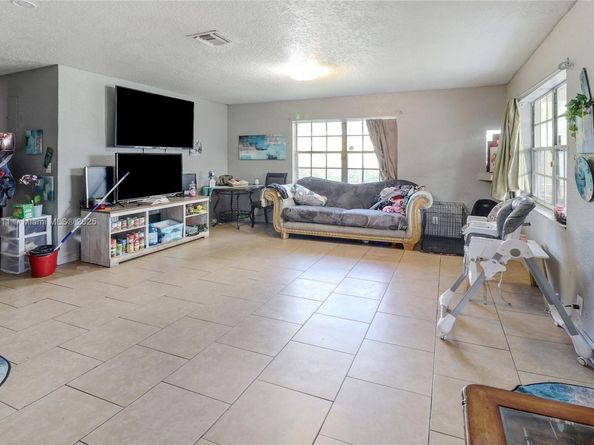 1722 NW 8th Ct, Fort Lauderdale FL 33311