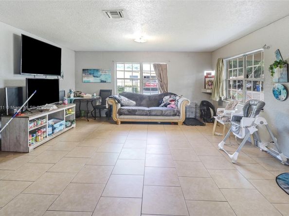 1722 NW 8th Ct, Fort Lauderdale FL 33311