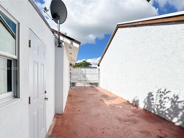 20561 SW 122nd Pl, Miami FL 33177