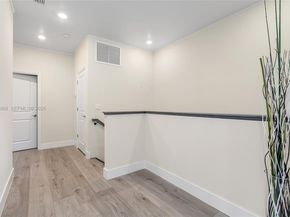 1475 Silk Oak Dr, Hollywood FL 33021