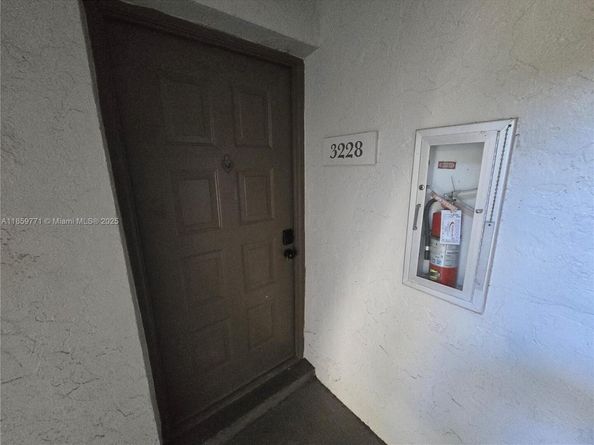 3228 Coral Lake Ln 3228, Coral Springs FL 33065