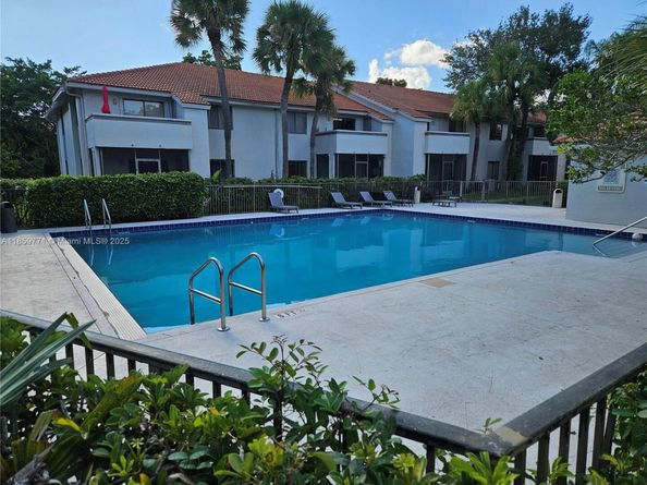 3228 Coral Lake Ln 3228, Coral Springs FL 33065