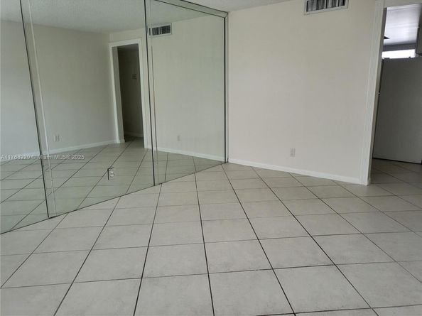 1040 NE 16th Ave, Fort Lauderdale FL 33304