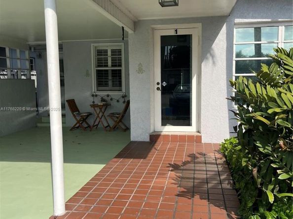 1040 NE 16th Ave, Fort Lauderdale FL 33304