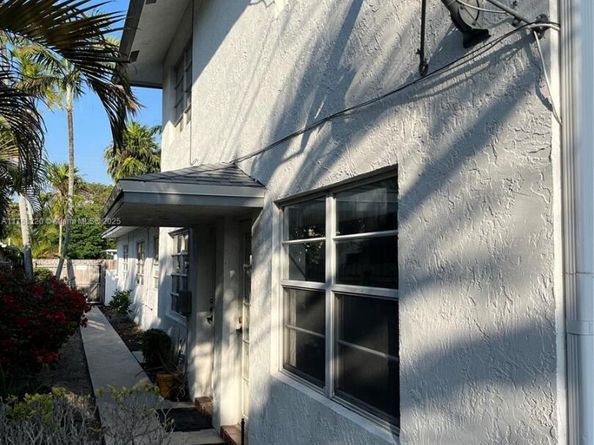 1040 NE 16th Ave, Fort Lauderdale FL 33304