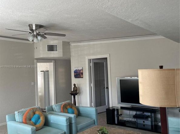 1040 NE 16th Ave, Fort Lauderdale FL 33304