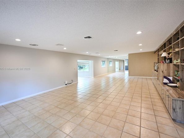 1130 W Cypress Dr V16, Pompano Beach FL 33069