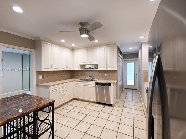 1130 W Cypress Dr V16, Pompano Beach FL 33069