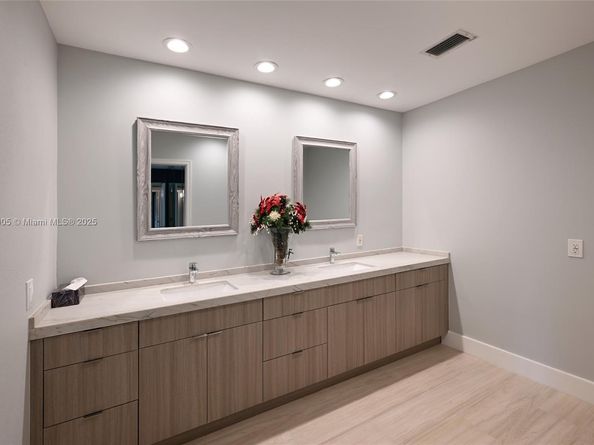 1130 W Cypress Dr V16, Pompano Beach FL 33069