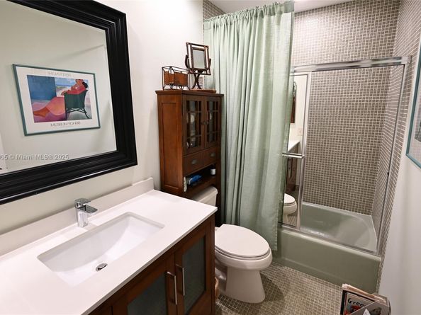 1130 W Cypress Dr V16, Pompano Beach FL 33069