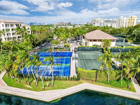 701 Crandon Blvd 302, Key Biscayne FL 33149