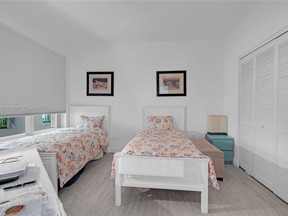 701 Crandon Blvd 302, Key Biscayne FL 33149