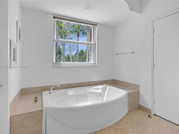 701 Crandon Blvd 302, Key Biscayne FL 33149