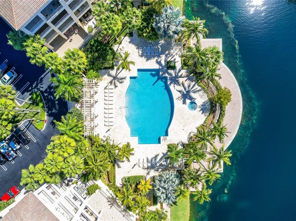 701 Crandon Blvd 302, Key Biscayne FL 33149