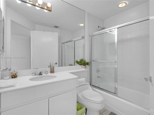 701 Crandon Blvd 302, Key Biscayne FL 33149