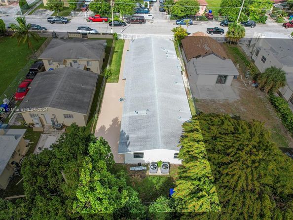 350-352 NW 33rd St, Miami FL 33127