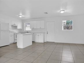 350-352 NW 33rd St, Miami FL 33127