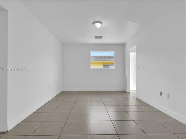350-352 NW 33rd St, Miami FL 33127