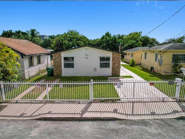 350-352 NW 33rd St, Miami FL 33127