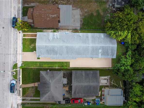 350-352 NW 33rd St, Miami FL 33127