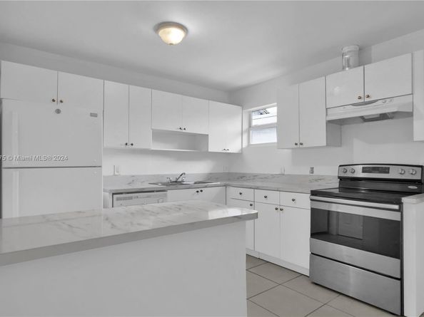350-352 NW 33rd St, Miami FL 33127