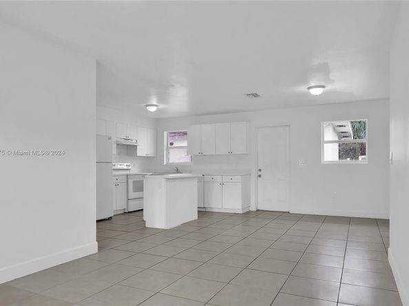 350-352 NW 33rd St, Miami FL 33127