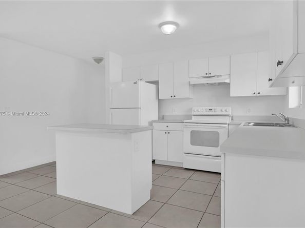 350-352 NW 33rd St, Miami FL 33127