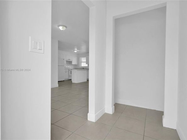 350-352 NW 33rd St, Miami FL 33127