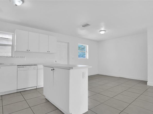 350-352 NW 33rd St, Miami FL 33127