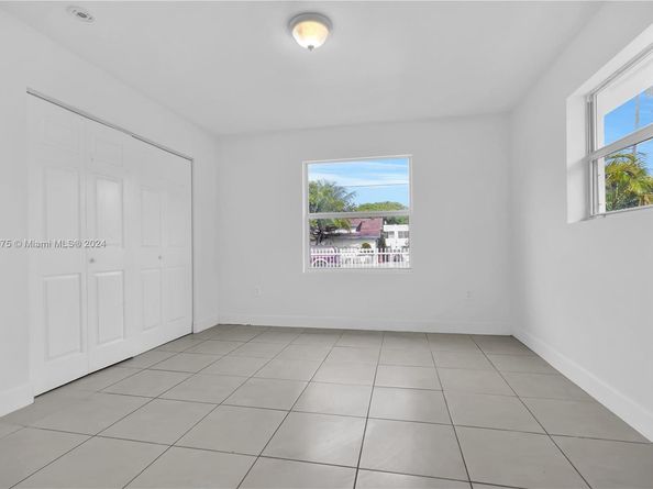 350-352 NW 33rd St, Miami FL 33127