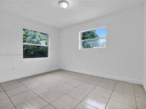 350-352 NW 33rd St, Miami FL 33127