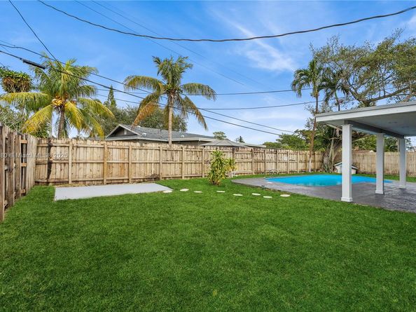 6541 NW 5th St, Margate FL 33063