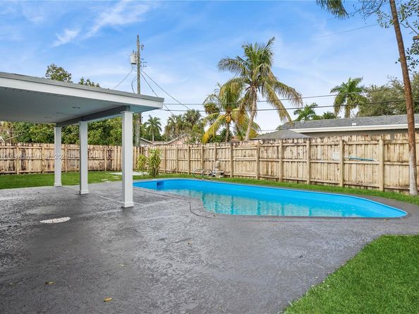 6541 NW 5th St, Margate FL 33063