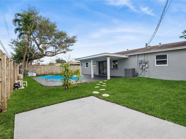 6541 NW 5th St, Margate FL 33063