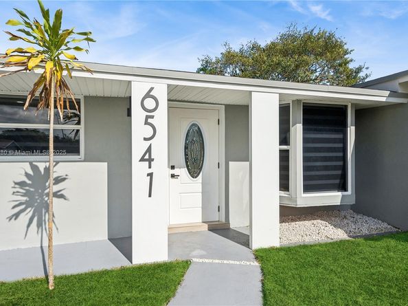 6541 NW 5th St, Margate FL 33063