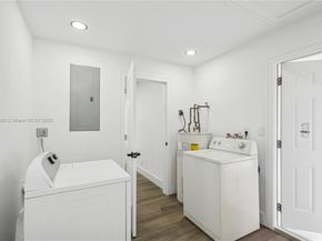 6541 NW 5th St, Margate FL 33063