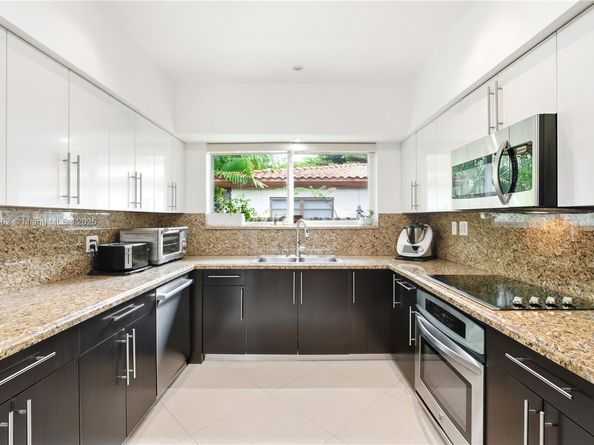 12932 Ixora Rd, North Miami FL 33181