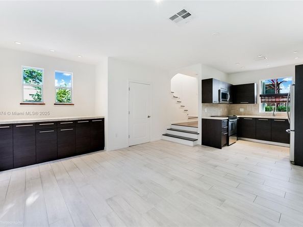 2970 Bird Ave 15, Miami FL 33133