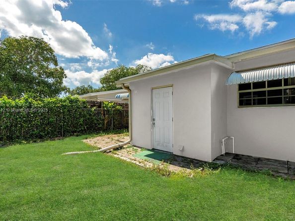 351 NE 57th Ct, Oakland Park FL 33334