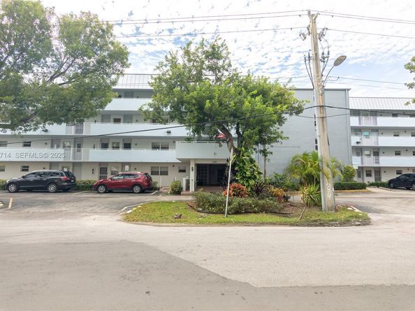 3600 NE 170th St 308, North Miami Beach FL 33160
